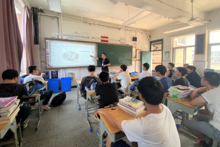 校企融合搭橋梁——工匠進(jìn)校上課啦！(圖3)