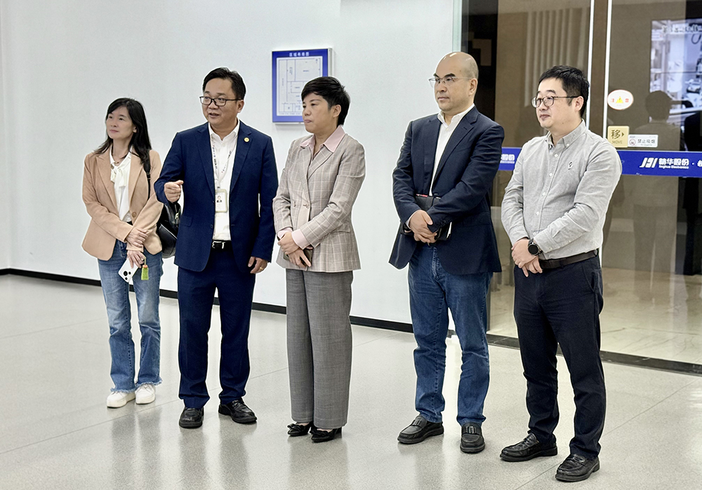 寧波市委統戰部副部長(cháng)、市工商聯(lián)黨組書(shū)記王建云一行蒞臨我司走訪(fǎng)調研(圖1)