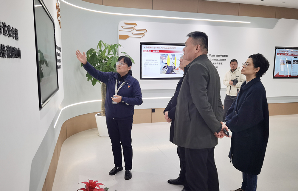 探產(chǎn)改精髓，謀發(fā)展新篇｜海寧市總工會(huì )考察團來(lái)精華股份參觀(guān)交流(圖3)