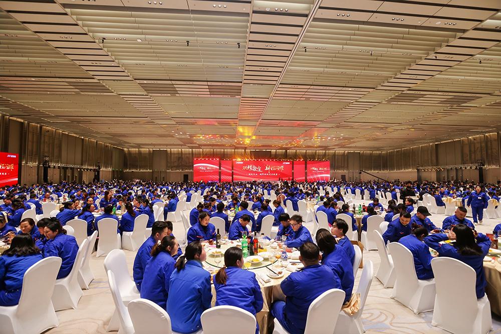 雙精聚智，新程閃耀——精成車(chē)業(yè)與精華股份尾牙盛宴圓滿(mǎn)落幕(圖1)