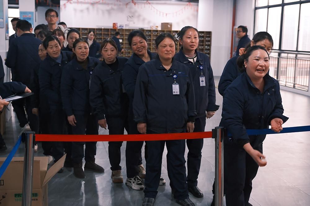 品八方風(fēng)味，享元宵喜樂(lè ) | 公司成功舉辦特產(chǎn)分享及元宵節活動(dòng) 品八方風(fēng)味，享元宵喜樂(lè )。2月12日，傳統元宵佳節，公司在食堂精心組織了“吃湯圓、賞花燈、品特產(chǎn)、投球贏(yíng)獎品”等一系列元宵活動(dòng)，節日氛圍濃厚(圖10)