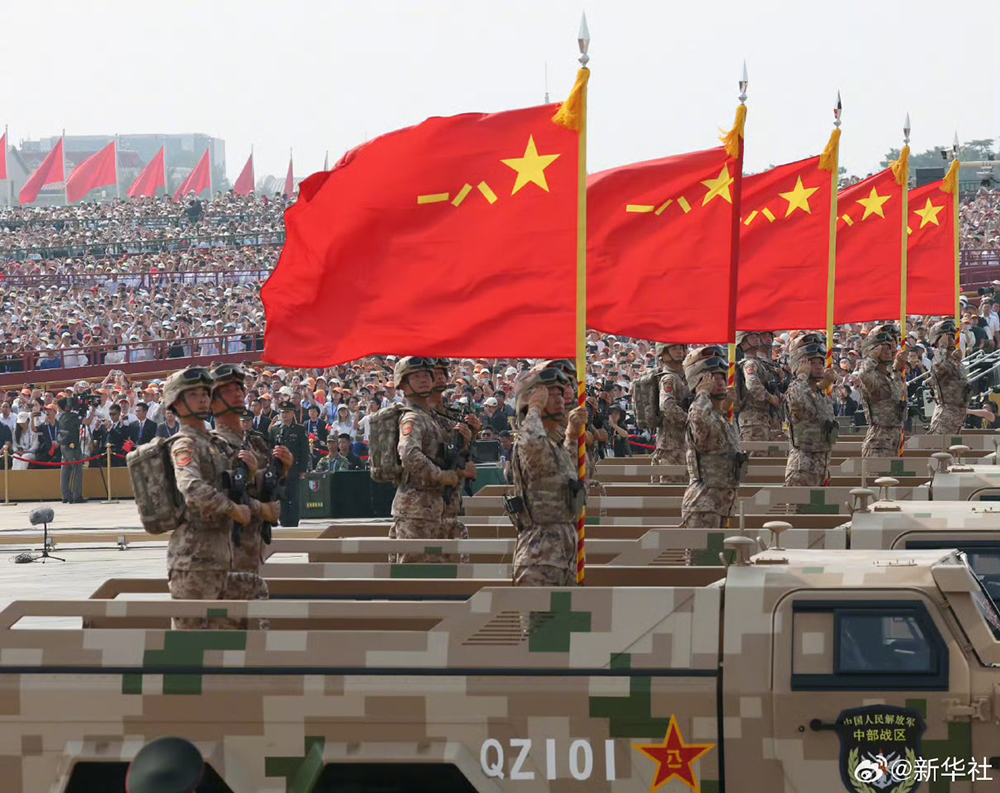 觀(guān)閱兵盛典 聚愛(ài)國情懷(圖6)